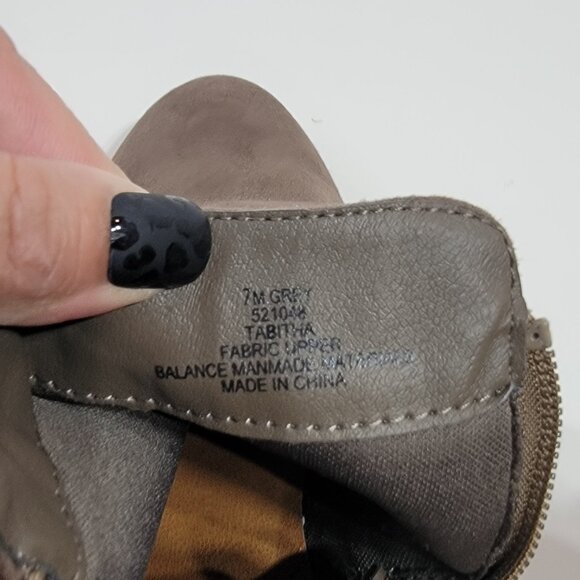 Madeline Grey Tabitha Ankle Booties Size 7 - Picture 5 of 5